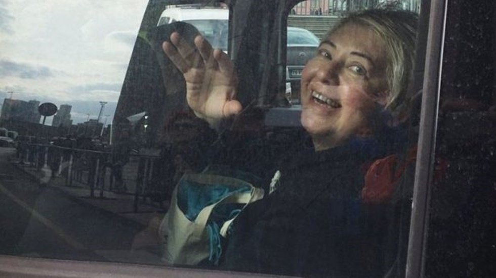 Gazeteci Ayşe Düzkan kesinleşen cezası nedeniyle cezaevine girdi