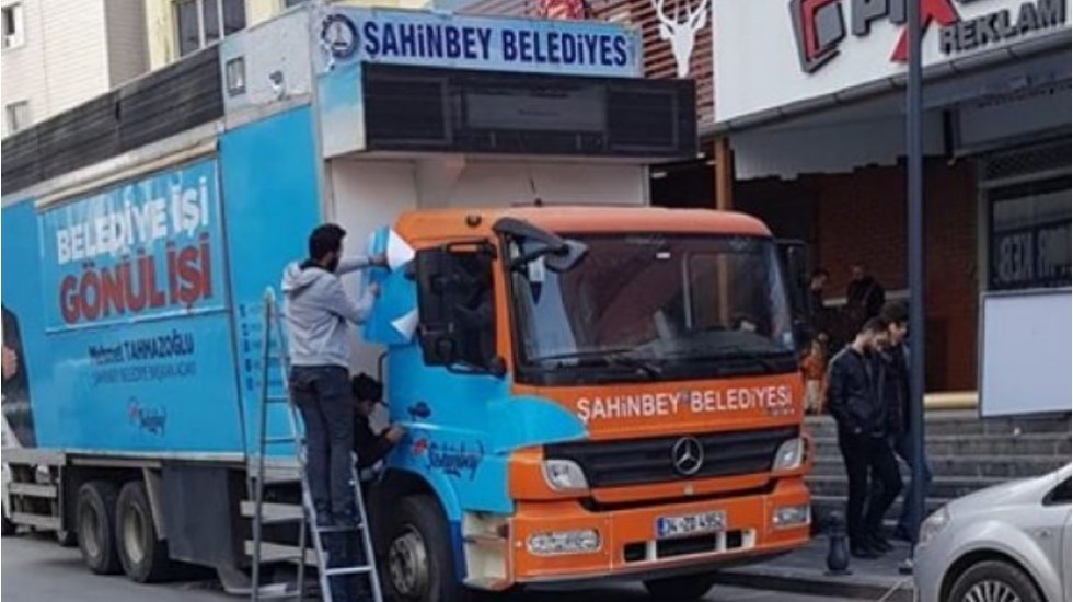 AKP'ye seçim yasağı yok: Belediye aracı, oldu seçim aracı!