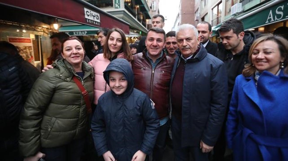 Binali Yıldırım'dan Barlar Sokağında içki içenlere: Afiyet olsun gençler