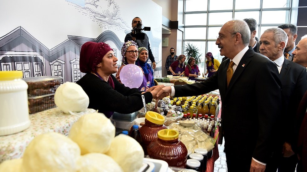 CHP 'Sokak Ekonomisi ve Güvencesizler Çalıştayı'nın sonuç bildirgesini açıkladı
