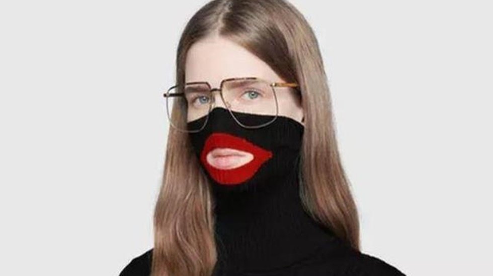 Gucci tartışılan siyah kazağını satıştan kaldırdı ve özür diledi