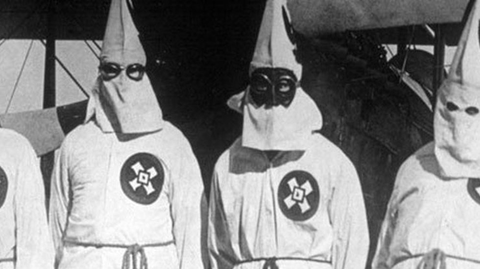 Ku Klux Klan kıyafetli resmi ortaya çıkan vali: İstifa etmiyorum