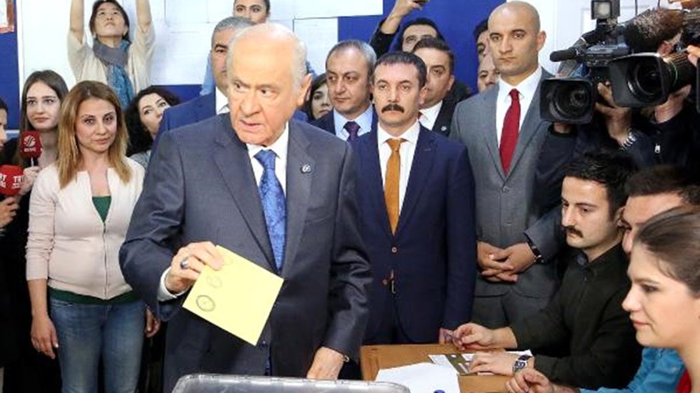 Bah&ccedil;eli 'İlk kez MHP dışında bir partiye mi oy verdiniz' sorusuna ne dedi?