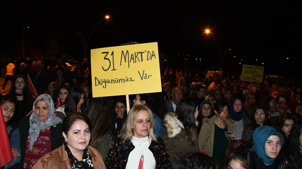Barut: "Yiğit muhta&ccedil; olmuş kuru soğana, nasıl oy verilir halkı soyana"