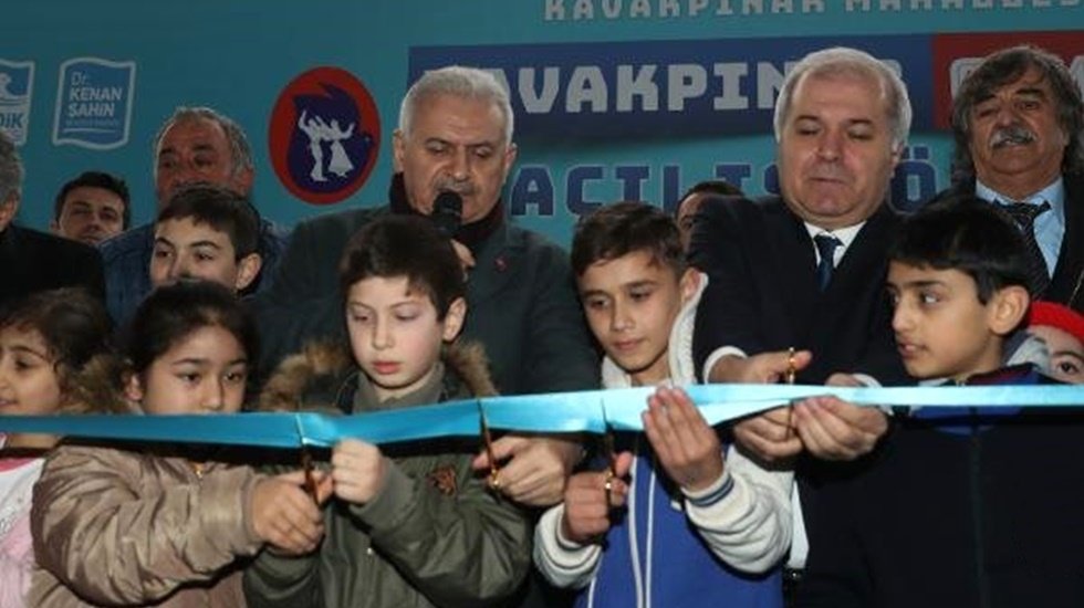 Binali Yıldırım İstanbul'da Cemevi açılışına katıldı