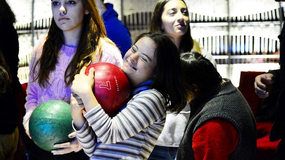 Down sendromlu çocukların bowling heyecanı