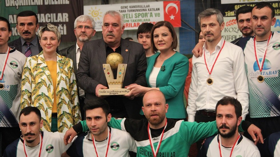 Hürriyet Kupa verdi