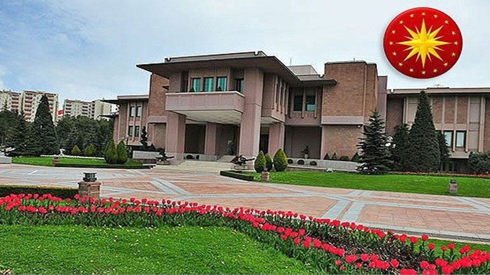 İkisi de eski Cumhurbaşkanı "Sezer'e böyle Gül'e böyle"