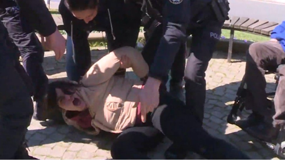 KHK ile işten atılan Albayrak, direnişinin 200. gününde gözaltına alındı