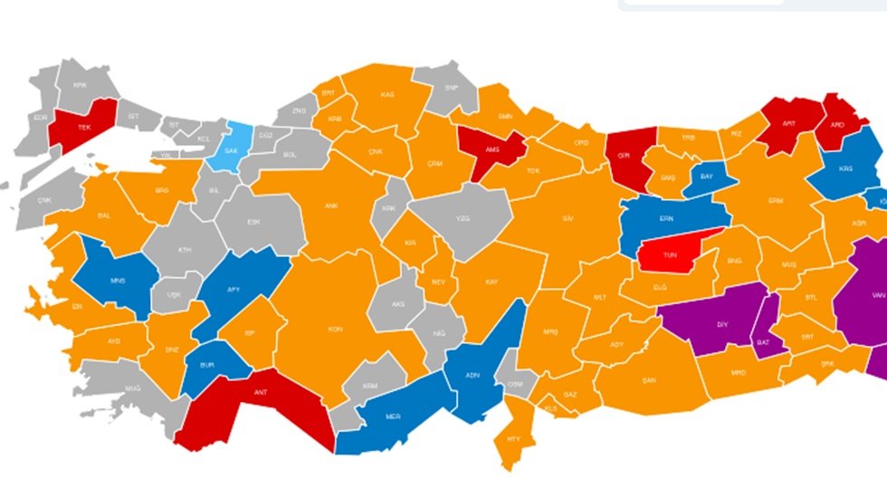 Milliyet ve Yeni Şafak se&ccedil;im yasağı tanımıyor: Se&ccedil;im sonu&ccedil;larını a&ccedil;ıklamaya başladılar