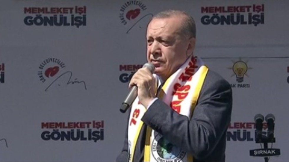Ne yaparsa yapsın makas bir türlü kapanmıyor