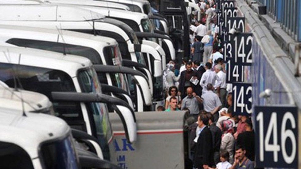 Otobüs çamur olmasın diye yere gazete serdi, Erdoğan'a hakaretten ifadesi alındı