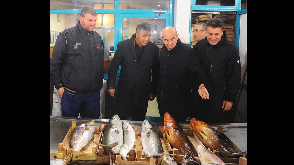 Soyer'den hal mesaisi ‘Ne yapacaksak sizi dinleyerek yapacağız’