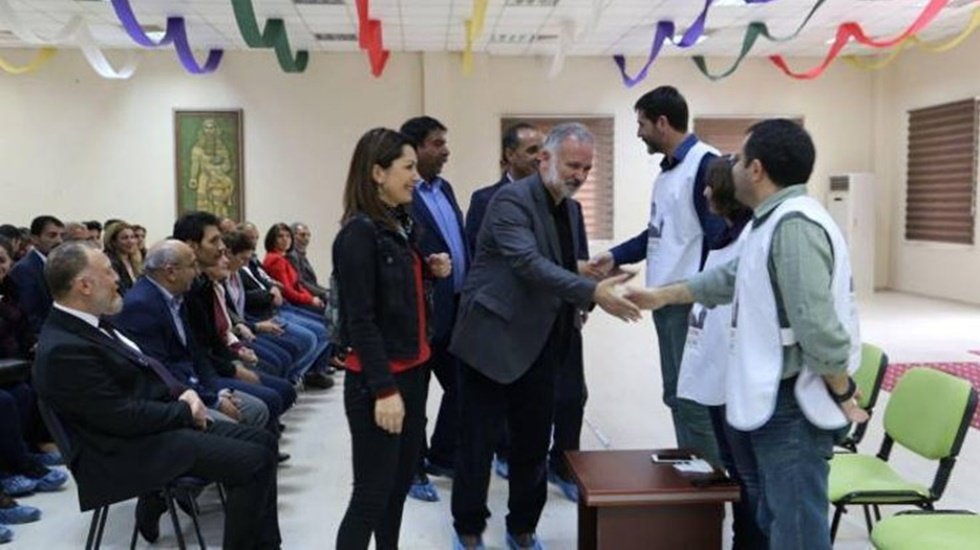 Açlık grevindeki vekilleri ziyaret