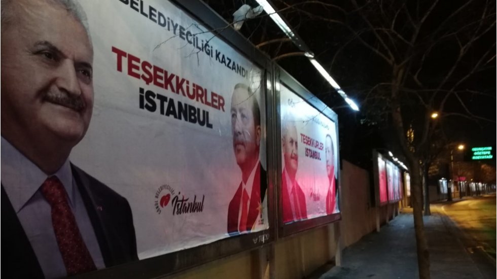 AKP ısrarla 'Binali Yıldırım kazandı' algısı yaratan pankartlar asmaya devam ediyor!