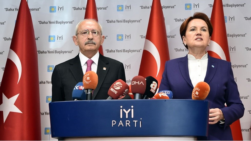 Akşener: "Erdoğan 'Evren'i bir fersah ileriye taşıdı"