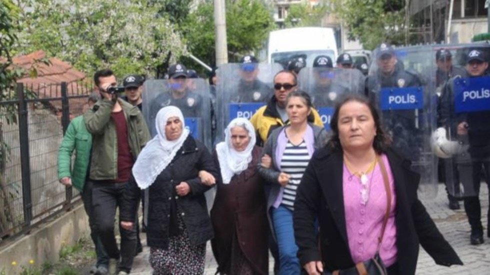 A&ccedil;lık grevindeki mahkumların anneleri: &Ccedil;ocuklarımız &ouml;l&uuml;rken duramayız