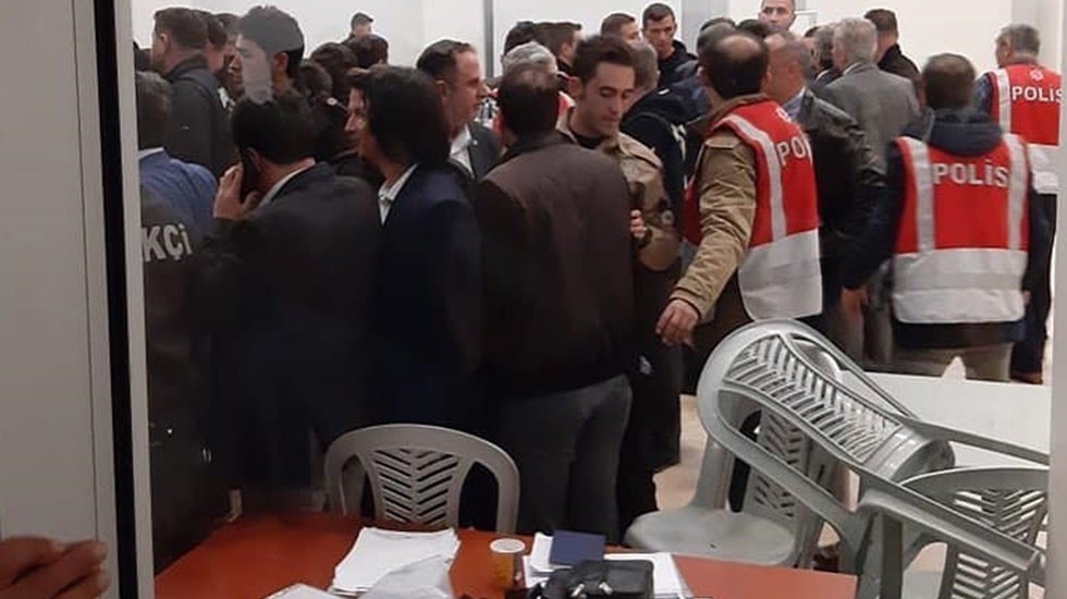 Hakimler  s&uuml;reci uzatmak isteyen AKP ve MHP'lilerin salonu nasıl bastığını anlattı!