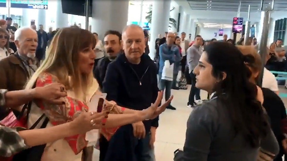 Hava yolları g&ouml;revlisine hakaret eden kişi sosyal medya &uuml;zerinden '&ouml;z&uuml;r diledi'