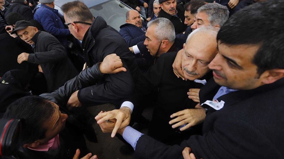 Kemal Kılı&ccedil;daroğlu saldırganlardan şikayet&ccedil;i oldu