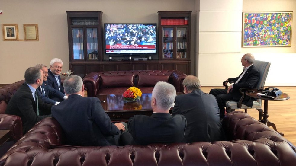 Kılı&ccedil;daroğlu, İmamoğlu'nun mazbata t&ouml;renini b&ouml;yle izledi