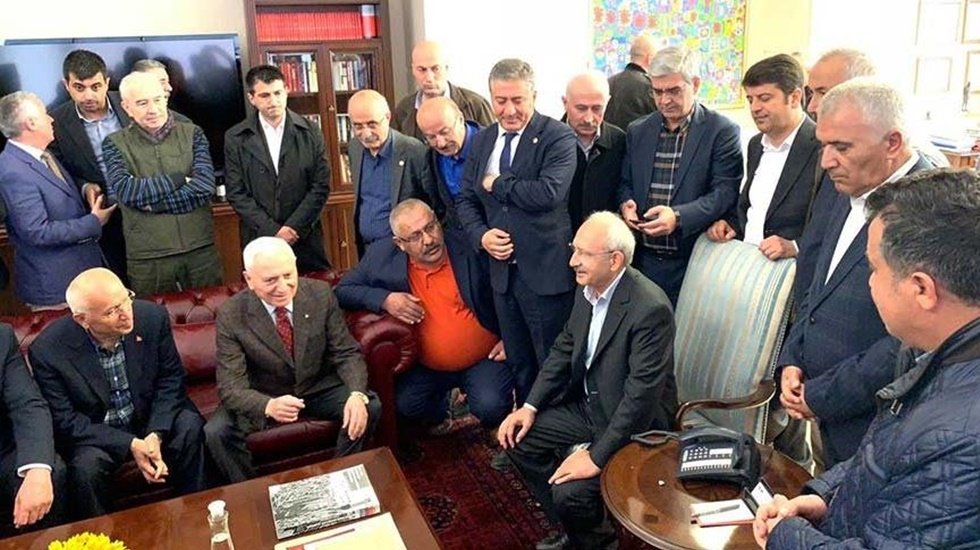 Kılı&ccedil;daroğlu'na yapılan saldırı i&ccedil;in kim ne dedi?