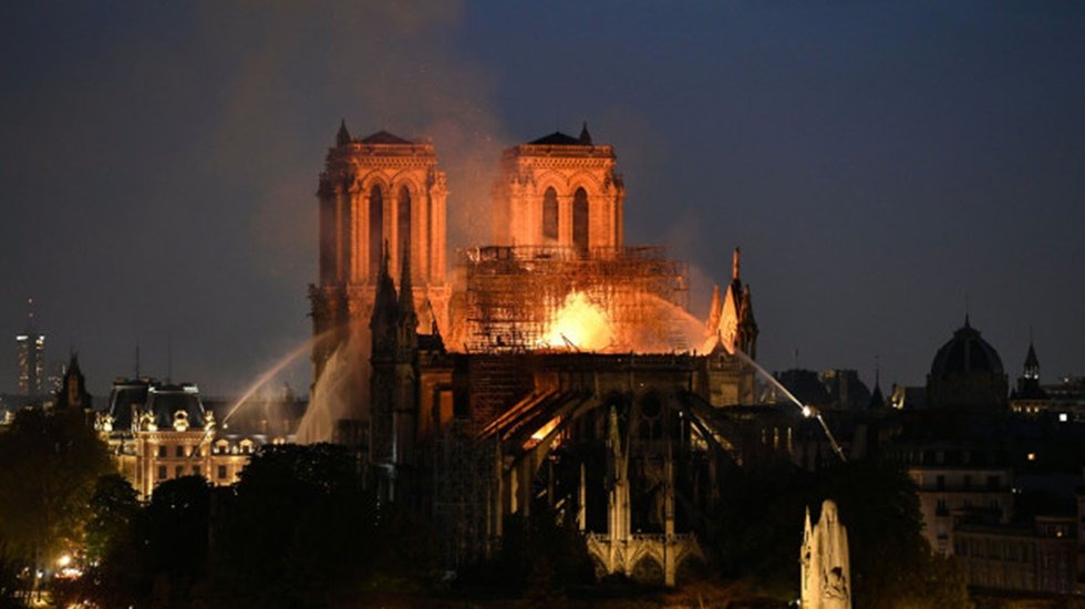 Notre Dame katedral yangınında ter&ouml;r ş&uuml;phesi