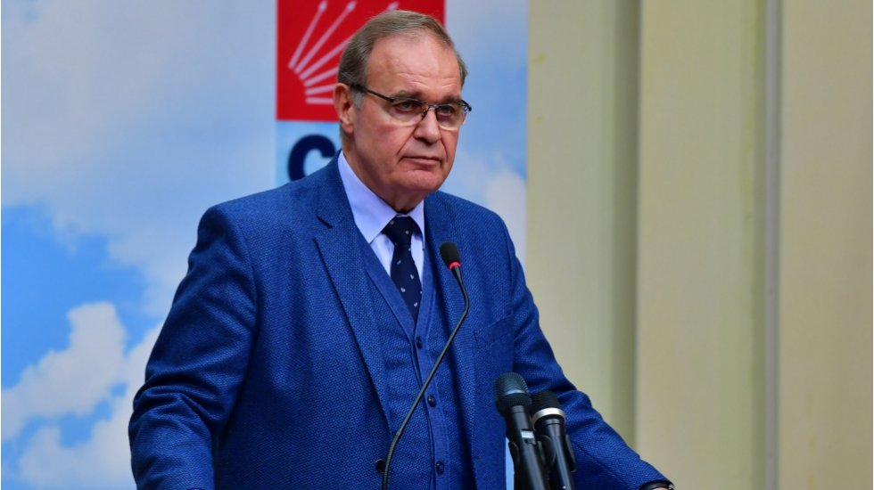 CHP S&ouml;zc&uuml;s&uuml; &Ouml;ztrak: "Vatanı satmak &lsquo;katil&rsquo; dediklerinin huzurunda eğilmekle olur"