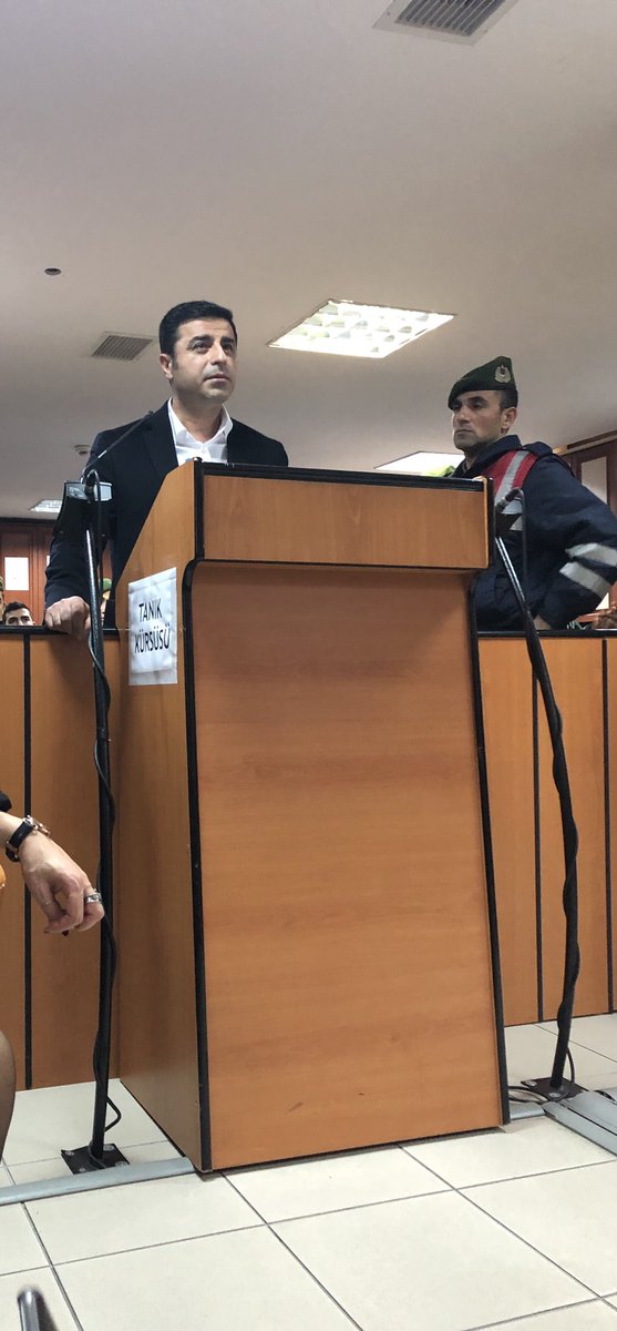 https://yenisoluk.com/uploads/2019/04/selahattin demirtaş