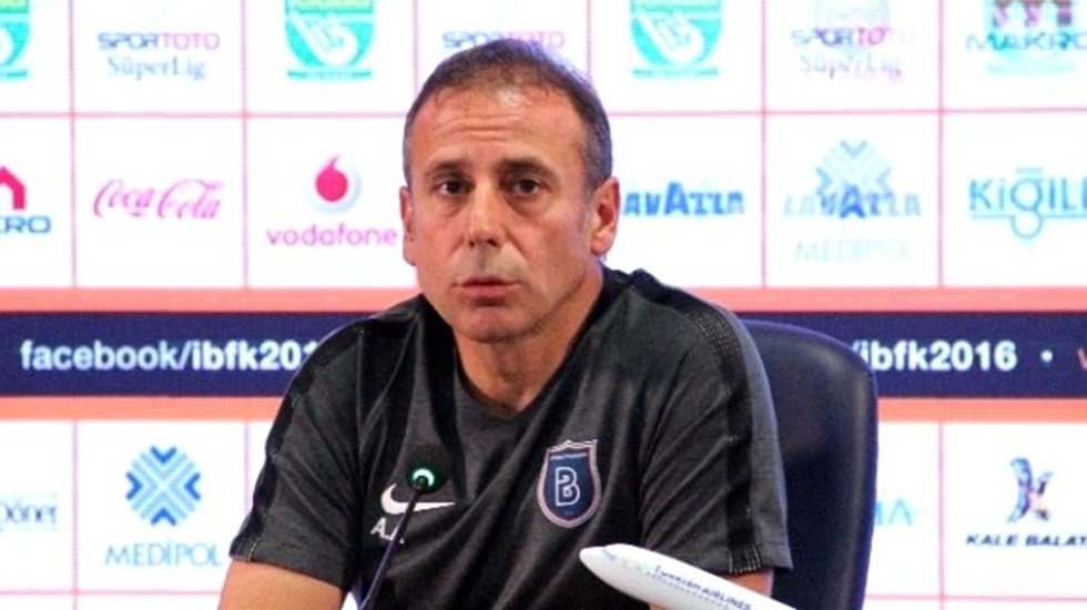 Medipol Başakşehir Teknik Direktörü Abdullah Avcı'nın kimyasını bozan soru...