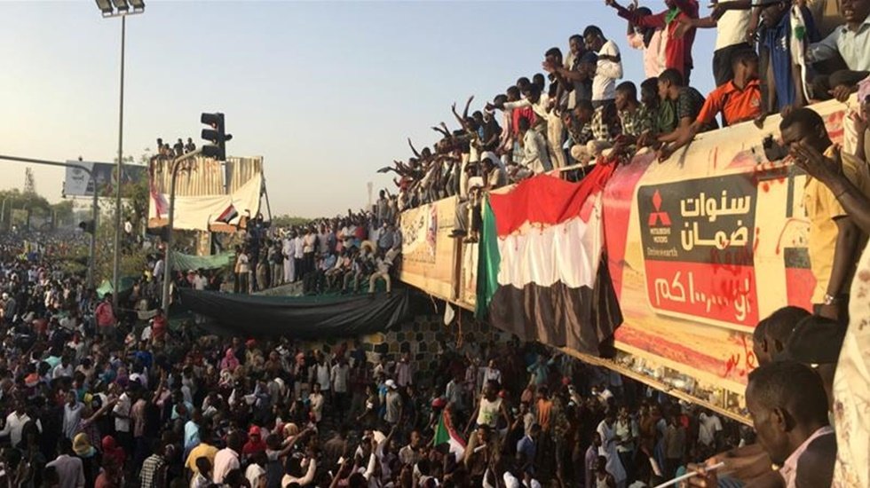 Sudan'da halk askeri y&ouml;netim istemiyor