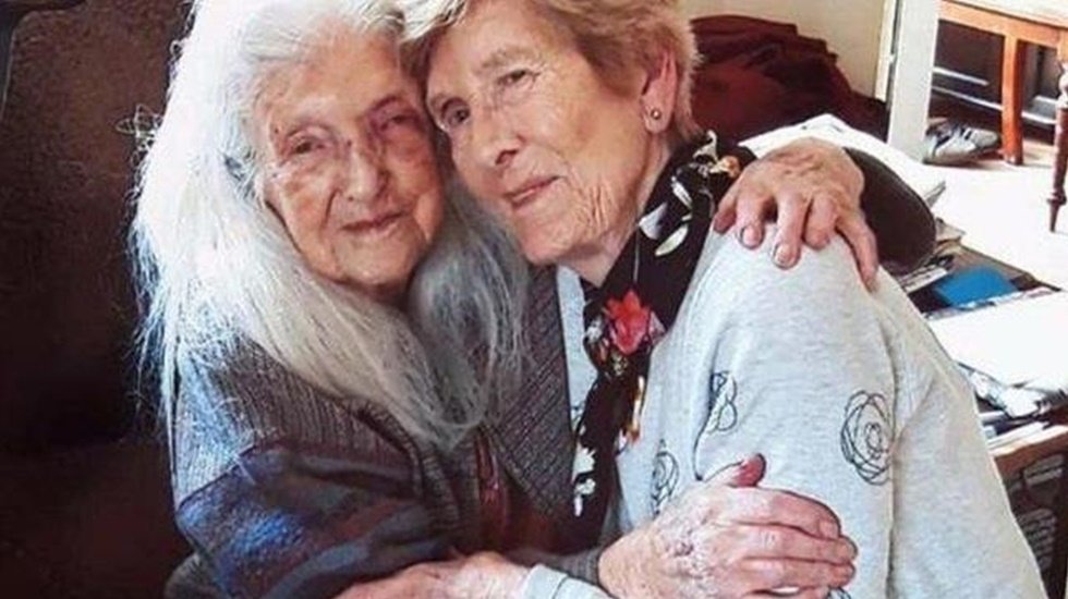 81 yaşındaki kadın 103 yaşındaki annesiyle ilk kez TV’de karşılaştı