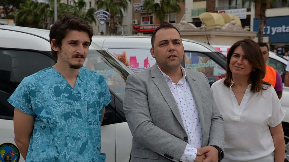 Başkan eşleri hayvan hakları i&ccedil;in devrede: &ldquo;Menemen&rsquo;de hayvanlar i&ccedil;in her şey &ccedil;ok g&uuml;zel olacak&rdquo;