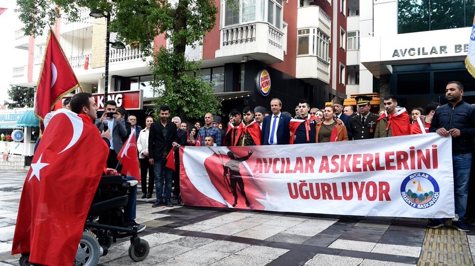Başkan Hançerli, Avcılarlı engelli gençleri askere uğurladı