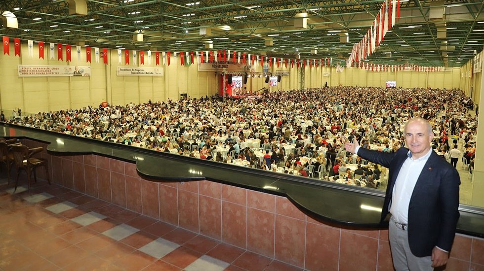 Büyükçekmece Belediyesi’nin geleneksel halk iftarına rekor katılım