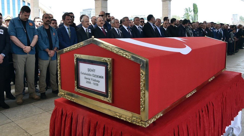 CHP lideri Kemal Kılı&ccedil;daroğlu şehit cenazesine katıldı