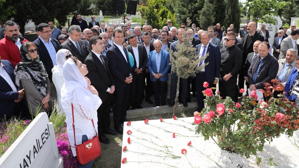 Eski Milletvekili Mevlüt Aslanoğlu kabri başında andı