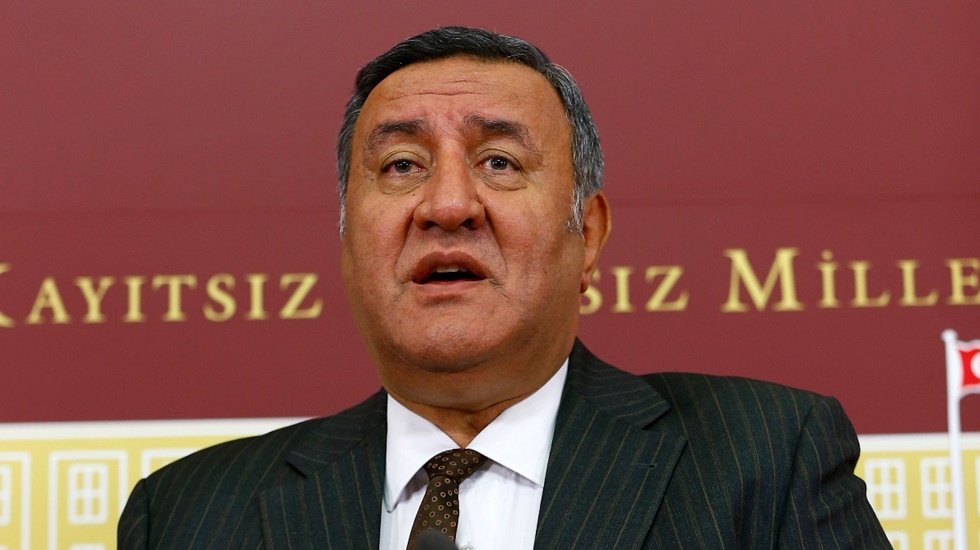 G&uuml;rer: &ldquo;Şapkadan kuş &ccedil;ıkardılar&rdquo;