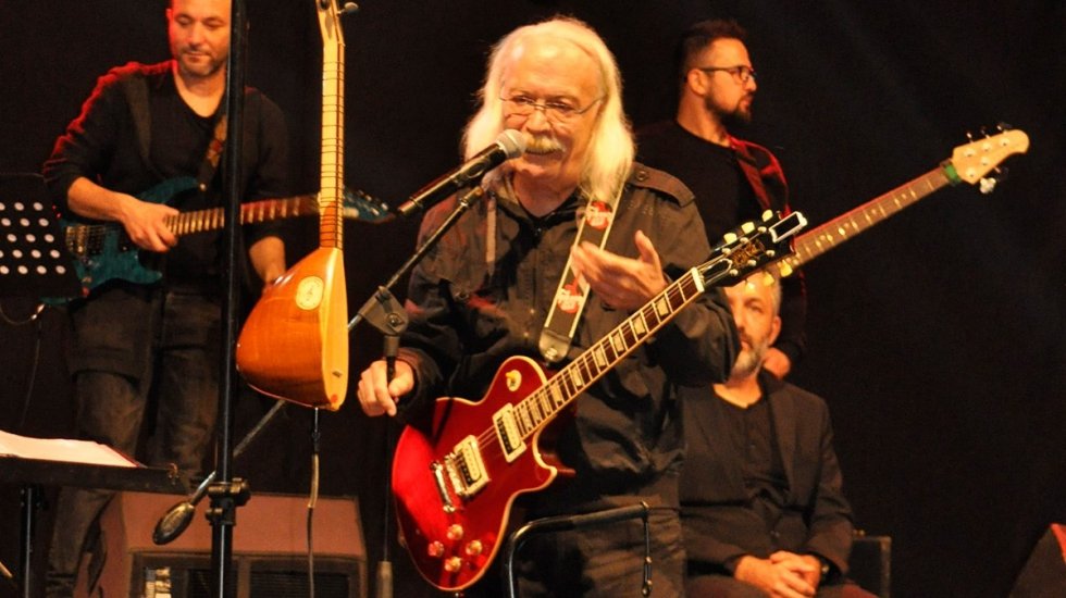 Cahit Berkay: Emperyalist g&uuml;&ccedil;ler T&uuml;rkiye ile uğraşıyor, farkında olalım