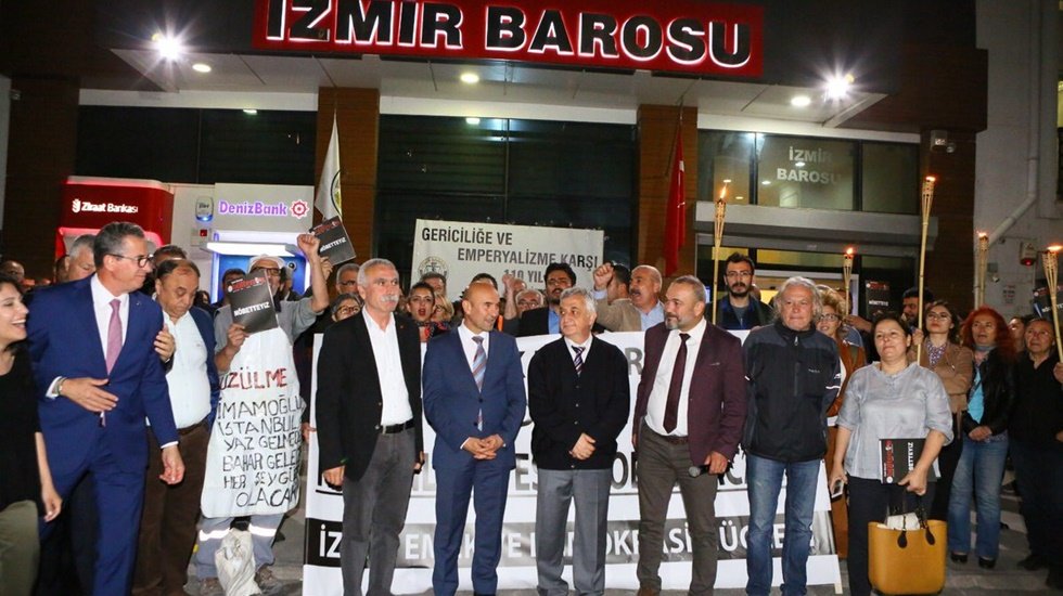 İzmirlilerden İstanbul i&ccedil;in &lsquo;Adalet N&ouml;beti&rsquo;