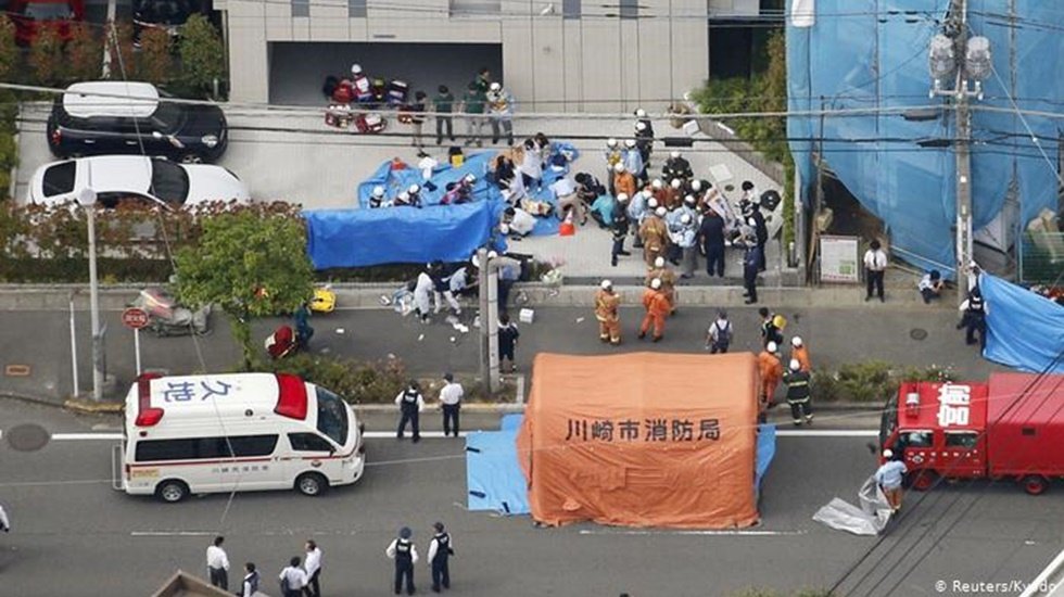 Japonya'da ilkokul &ccedil;ocuklarına bı&ccedil;aklı saldırı: 2 &ouml;l&uuml; 17 yaralı