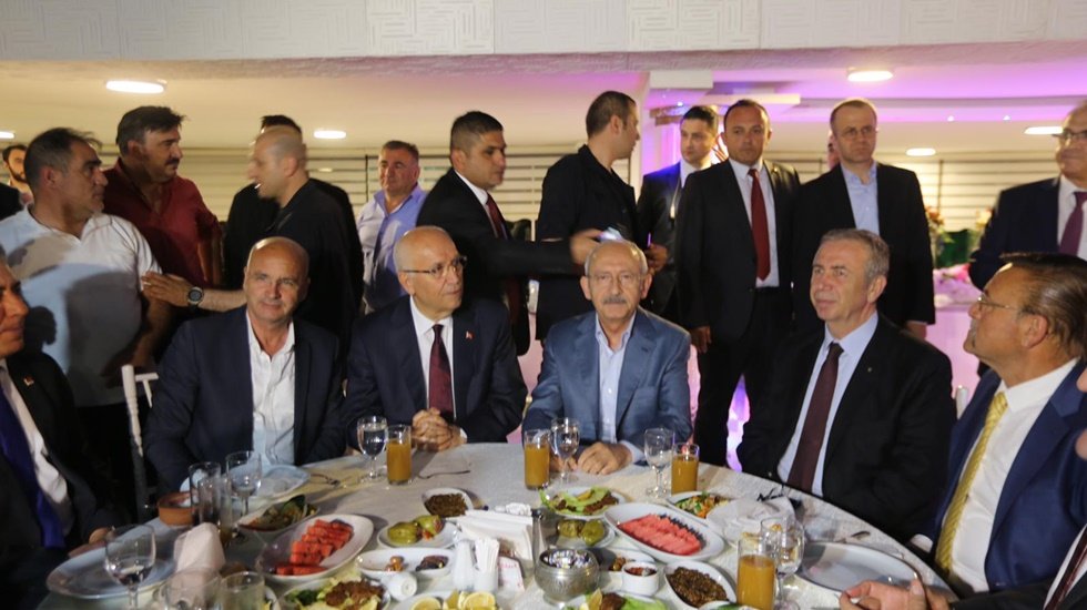 Kılı&ccedil;daroğlu Minib&uuml;s&ccedil;&uuml; esnafının iftarına katıldı