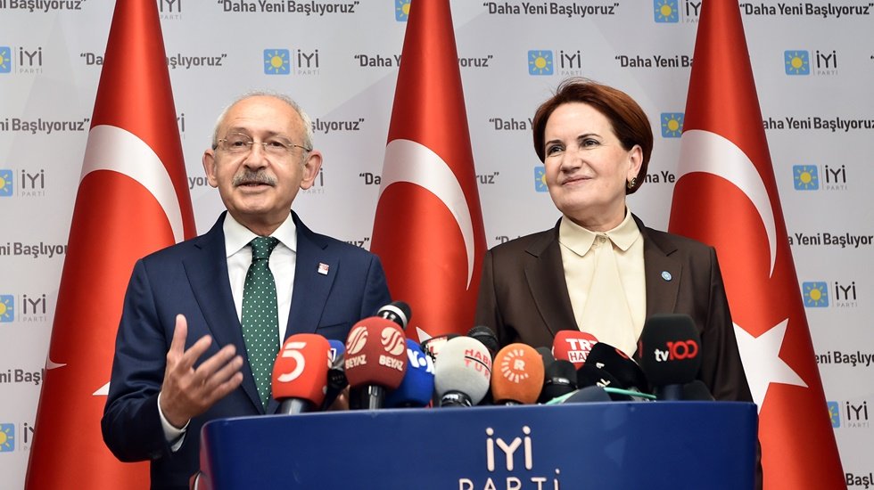 Kılı&ccedil;daroğlu ve Akşener Mersin&rsquo;de Metro temeli atacak