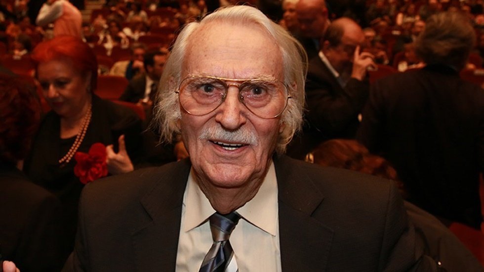 Sinema sanat&ccedil;ısı Eşref Kol&ccedil;ak 92 yaşında yaşamını yitirdi