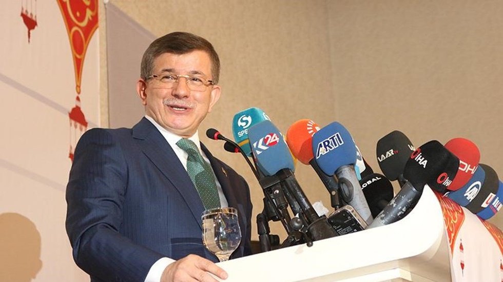 TRT, Davutoğlu&rsquo;nu logosuz kamera ile izliyor!