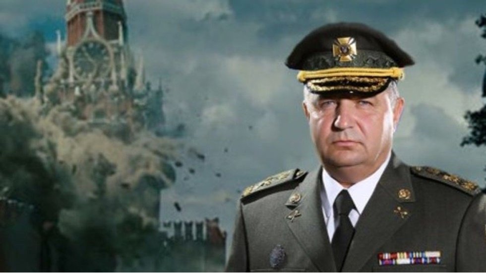 Ukrayna Savunma Bakanı &lsquo;temsili bombalanmış Kremlin&rsquo; fonunda poz verdi