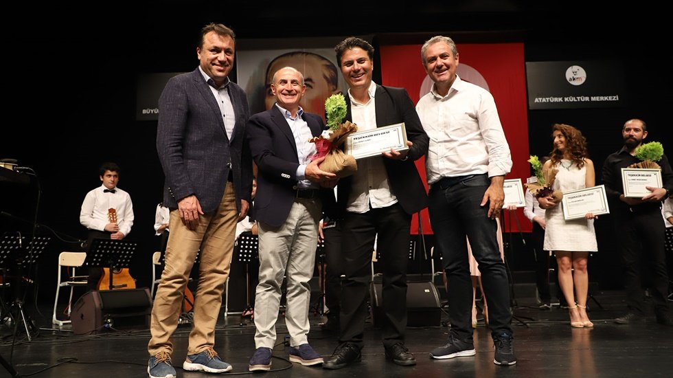 Büyükçekmece ‘Sanat Akademisi’ yeni mezunlar verdi