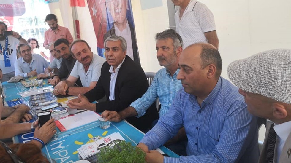 Cemal Canpolat Şişli'de İYİ Parti standını ziyaret etti