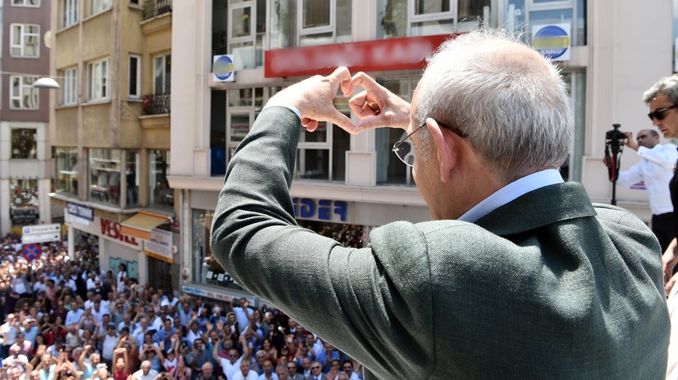 CHP Lideri Kılı&ccedil;daroğlu, İstanbul&rsquo;da partililere hitap etti