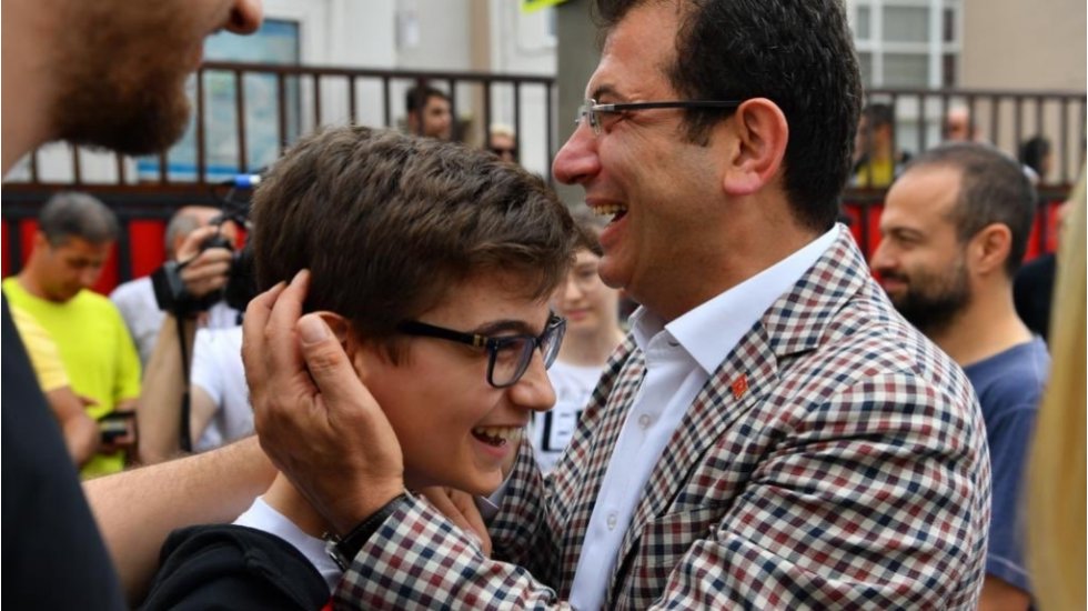 İmamoğlu o akıma katıldı: Oğlunu d&ouml;vd&uuml; olsun biraz